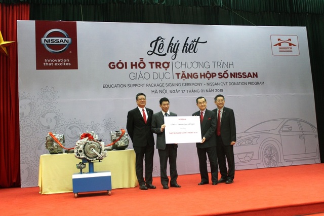 Nissan Việt Nam khởi động Chương trình Hỗ trợ giáo dục cho cơ sở đào tạo chuyên ngành ô tô - 5 Công ty TNHH Nissan Việt Nam trao tặng thiết bị giảng dạy cho trường Đại học Công nghệ Giao Thông Vận Tải Hà Nội