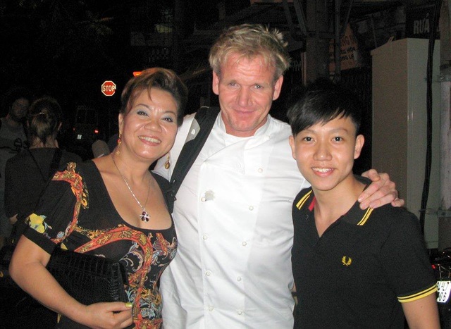 Ngan nướng đẫm sốt khiến giám khảo MasterChef Gordon Ramsay mê mẩn - 3 Gordon Ramsay đến thưởng thức và học hỏi món ăn tại Khoa Ngan.