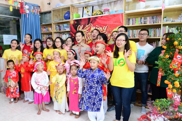 Gửi trao tết trọn vẹn đến với các em ở bệnh viện ung bướu - 5 Trọn vẹn là cùng nhau hát ca yêu đời, cám ơn những câu hát, điệu múa của các em đã bừng sáng một cái Tết đong đầy niềm vui.