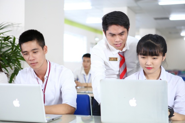 Học Thạc sĩ Công nghệ thông tin để đón đầu thế giới công nghệ hiện đại - 2 Thạc sĩ Công nghệ thông tin có thể trở thành quản lý cao cấp hoặc có thể làm công tác giảng dạy tại các trường Đại học, Cao đẳng