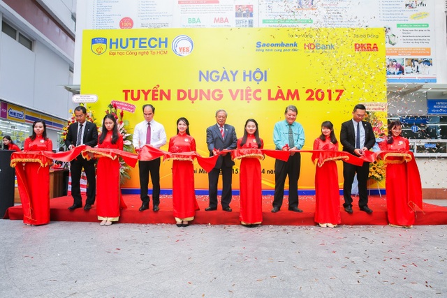 5 lợi thế vượt trội khi chọn mô hình Đại học - doanh nghiệp - 5 Ngày hội việc làm do Đại học HUTECH tổ chức hàng năm mang đến nhiều cơ hội cho sinh viên