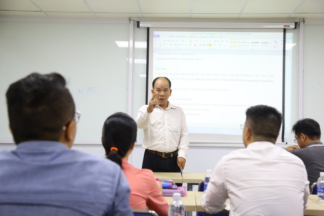 Học MBA quốc tế không chỉ đơn thuần để hoàn thiện kiến thức - 3 Lead Lecturers là những Tiến sĩ chuyên ngành và Industry Mentors là các quản lý cấp cao