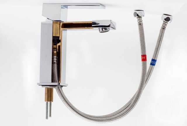 Sen vòi Kaiztone kiệt tác đến từ CHLB Đức - 1 Kaiztone là sản phẩm cao cấp sử dụng lõi sen (óc sen) đĩa sứ vỏ bằng đồng sản xuất tại CHLB Đức