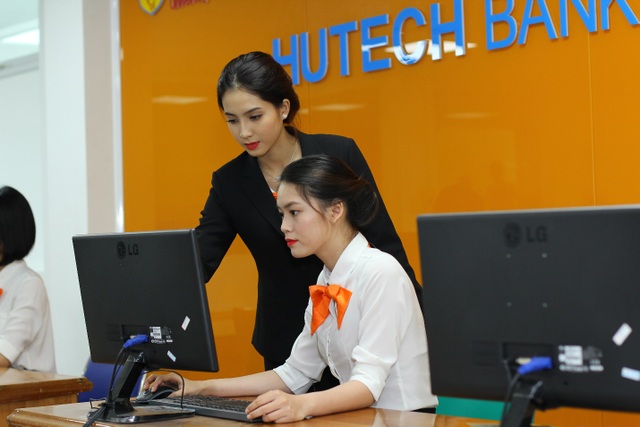 Thấy gì từ điểm chuẩn các trường đại học năm 2018? - 2 Điểm chuẩn năm 2018 của HUTECH dao động từ 16 - 20 điểm