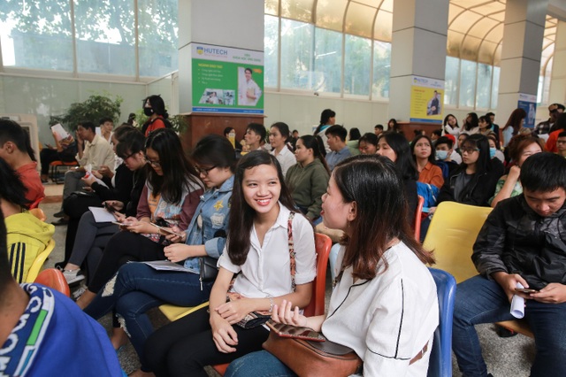 Thấy gì từ điểm chuẩn các trường đại học năm 2018? - 3 Thí sinh và phụ huynh thường e ngại cân nhắc khi lựa chọn trường công lập và ngoài công