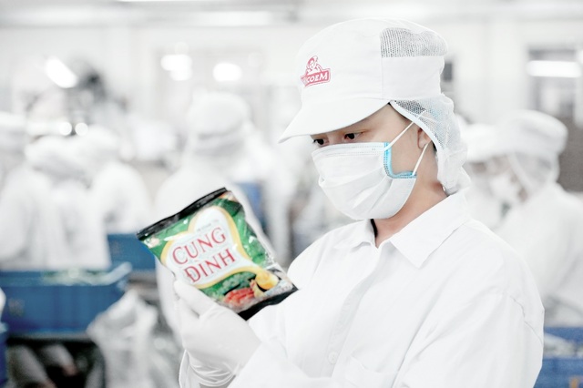 Thâm nhập nhà máy sản xuất mì ăn liền cao cấp hàng đầu tại Việt Nam - 7 Những sản phẩm không đạt chuẩn sẽ tiếp tục bị loại ra, đảm bảo chỉ những sản phẩm ngon và an toàn vệ sinh mới có thể được đóng thùng theo quy cách và phân phối.