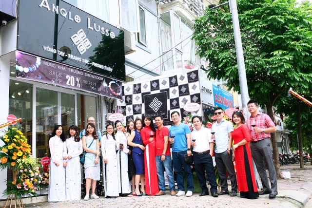 Anqlo lusso đáp ứng mọi nhu cầu về đá tự nhiên - 5 Đội ngũ lãnh đạo và nhân viên Anqlo Lusso.