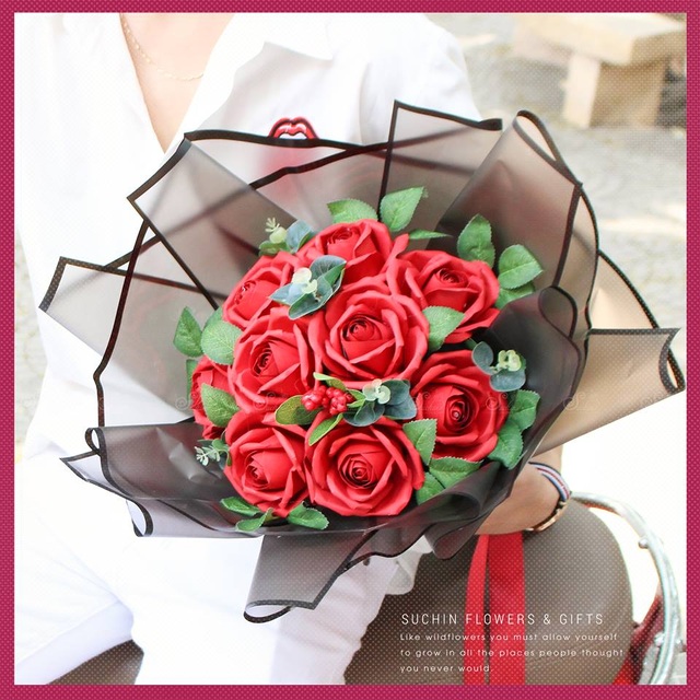 Hoa giấy Suchin: Thổi hồn vào những tờ giấy vô tri - 4 Hoa giấy Suchin trở thành sự lựa chọn của nhiều đối tượng khách hàng.