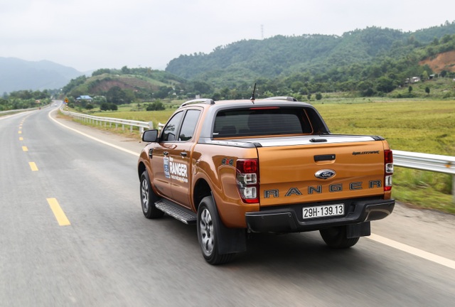 Đánh giá ưu và nhược điểm của Ford Ranger Wildtrak 2.0 bi-turbo 2018 - 2 Đánh giá ưu và nhược điểm của Ford Ranger Wildtrak 2.0 bi-turbo 2018 - 2