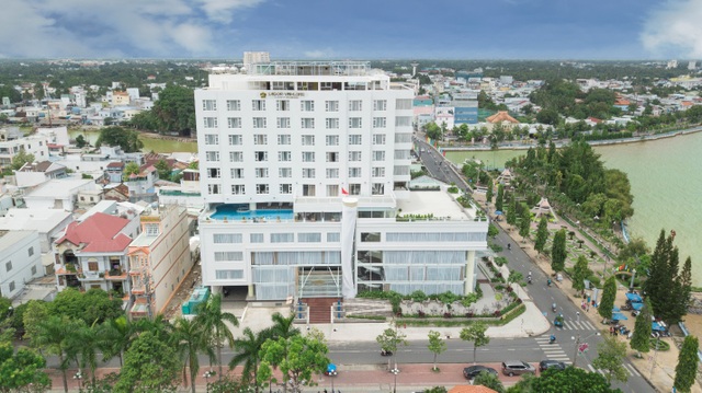 Saigontourist – thương hiệu vàng của du lịch Việt - 3 Khách sạn Sài Gòn - Vĩnh Long thuộc Saigontourist, khai trương tháng 10/2018, là khách sạn quy mô nhất tỉnh Vĩnh Long.