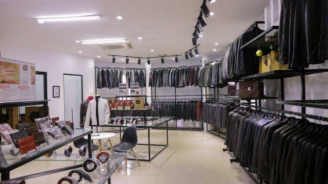 Thời kỳ vàng son của thị trường áo da thật Việt Nam - 3 Cửa hàng áo da thật FTT Leather tại 484 Quang Trung – Hà Đông