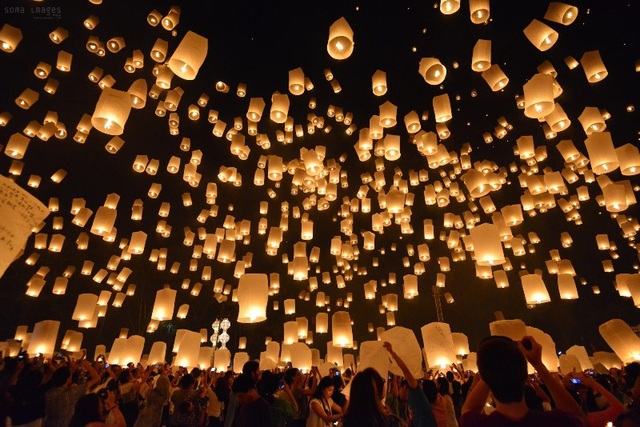 “Bỏ túi” 6 điểm vui chơi trung thu hấp dẫn nhất ở Hà Nội - 3 Thả đèn trời ở sân vận động Mỹ Đình dịp Tết Trung thu. (Ảnh: Internet)