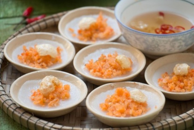 5 món bánh làm nên "thương hiệu" ẩm thực cố đô Huế - 1 Bánh bèo là món ăn vặt nổi tiếng mà người dân Huế thường giới thiệu với du khách.