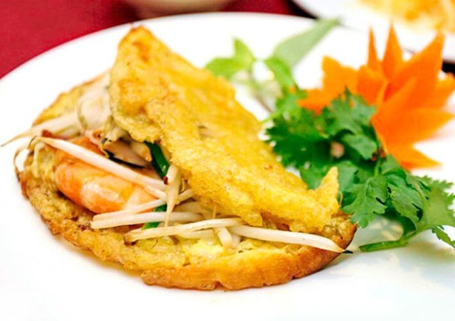 5 món bánh làm nên "thương hiệu" ẩm thực cố đô Huế - 5 Ai đã ăn bánh khoái sẽ không quên được vị bùi của đậu phộng và chất thịt thơm tự nhiên.