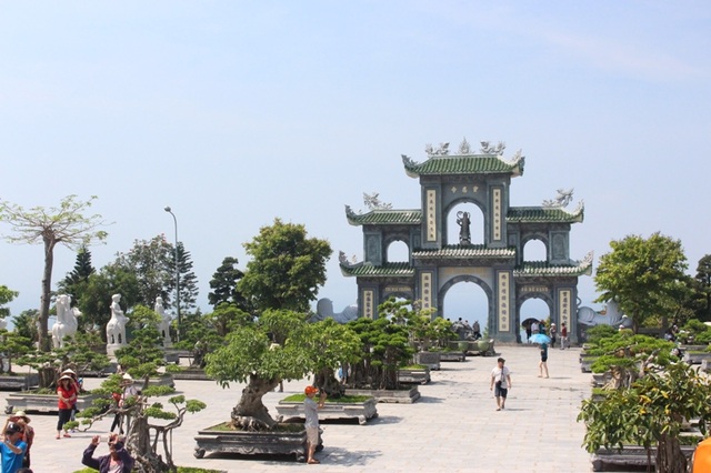 Những điểm du xuân đẹp nhất miền Trung - 2 Khung cảnh chùa Linh Ứng ở Đà Nẵng. (Ảnh: H.N)