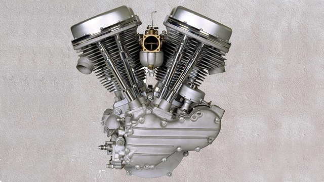 Động cơ V-Twin - Niềm tự hào của Harley-Davidson - 6
Harley-Davidson cho ra đời dòng động cơ V-Twin thứ hai với hai loại dung tích: 1.000cc và 1.200cc vào cuối năm 1948, với một số cải tiến về thiết kế như xy-lanh làm bằng hợp kim nhôm, hệ thống thủy lực điều khiển van...; tuy nhiên, hệ thống làm mát bằng gió vẫn không thay đổi.