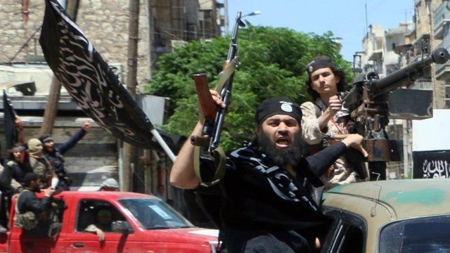 Liên quân tiêu diệt thủ lĩnh nhóm phiến quân có liên hệ với Al- Qaeda tại Syria - 1
Các tay súng thuộc Mặt trận Fatah al-Sham (Ảnh: BBC)