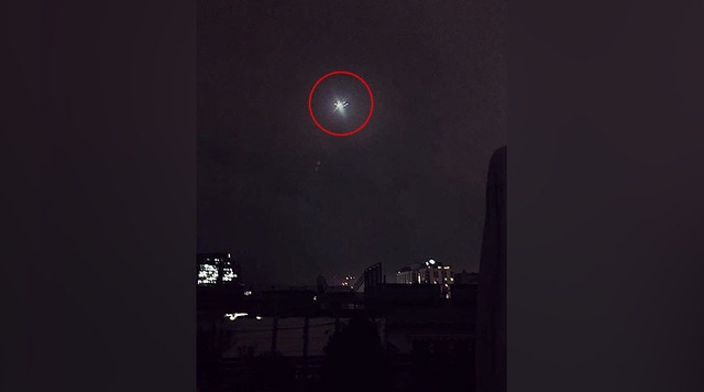 Xôn xao vật thể lạ nghi UFO xuất hiện trên bầu trời Áo - 1 Xôn xao vật thể lạ nghi UFO xuất hiện trên bầu trời Áo - 1
