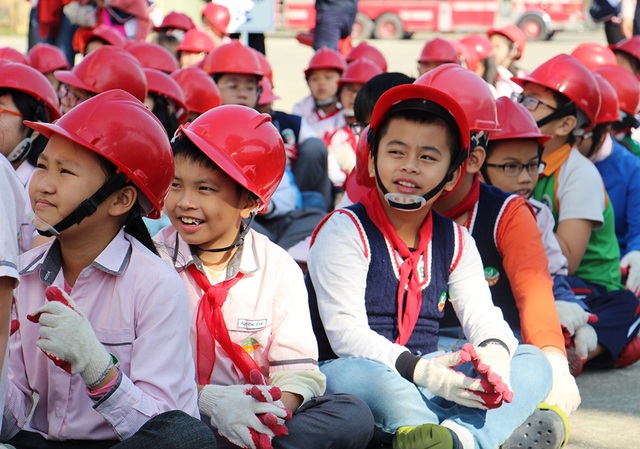 "Thót tim" với trải nghiệm làm lính cứu hỏa của học sinh tiểu học - 2 "Thót tim" với trải nghiệm làm lính cứu hỏa của học sinh tiểu học - 2
