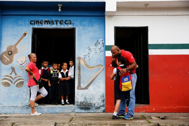 Venezuela "vùng vẫy" trong khủng hoảng đổi tiền - 11
Nhiều giáo viên và học sinh đã phải bỏ lớp.