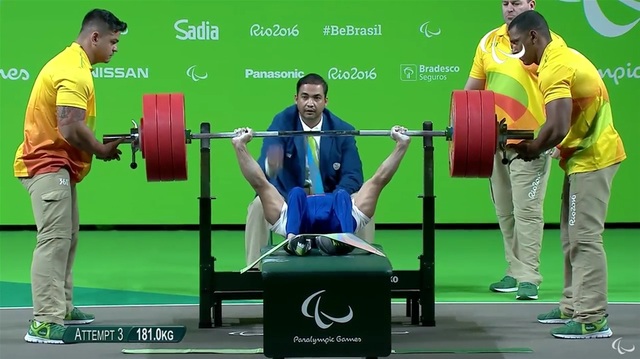 Khoảnh khắc xúc động khi giành HCV Paralympic của Lê Văn Công - 7 Khoảnh khắc xúc động khi giành HCV Paralympic của Lê Văn Công - 7