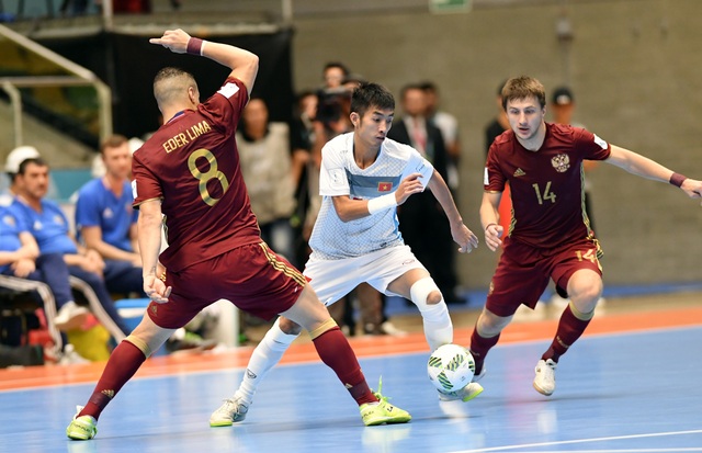 Việt Nam 0-7 Nga: Chênh lệch đẳng cấp - 7
Đội tuyển Việt Nam gặp nhiều khó khăn trong việc triển khai tấn công