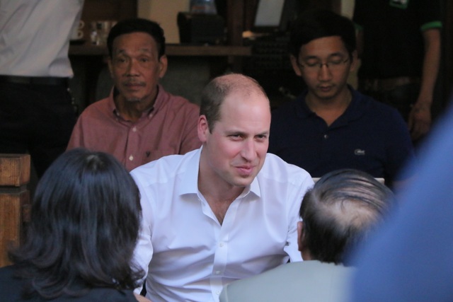 Những hình ảnh đẹp của Hoàng tử William trong chuyến thăm Việt Nam - 14
Hoàng tử Anh William khá trẻ so với tuổi 34. (Ảnh: Đại sứ quán Anh tại Việt Nam)