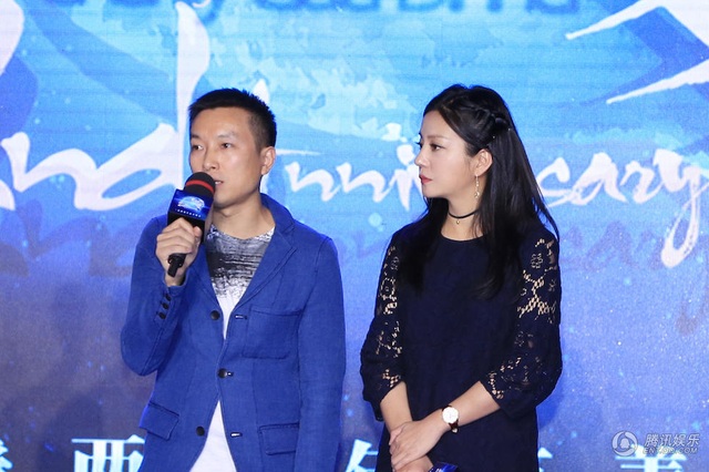 “Tiểu Yến Tử” Triệu Vy hội ngộ “Ngũ A Ka” Tô Hữu Bằng - 6
Nhiều bạn bè thân thiết của Triệu Vy như Trần Khôn, Huỳnh Hiểu Minh, Hồ Ca... đều tình nguyện giúp đỡ quỹ từ thiện của Triệu Vy. Cùng với những doanh nhân khác tại Trung Quốc, quỹ từ thiện mang tên V Love của Triệu Vy đã kêu gọi được hơn 16 triệu nhân dân tệ.