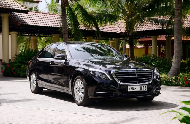 Xe đưa đón hạng sang: Mercedes-Benz tiếp tục được đại gia lựa chọn - 2
S 400 L tại VinPearl Nha Trang