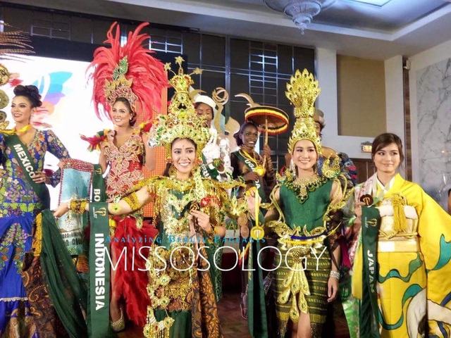Nam Em giành giải Hoa hậu ăn ảnh nhất tại Hoa hậu Trái đất 2016 - 6
Các người đẹp của Hoa hậu Trái đất 2016 đã có một đêm thi sôi động và nhiều màu sắc.