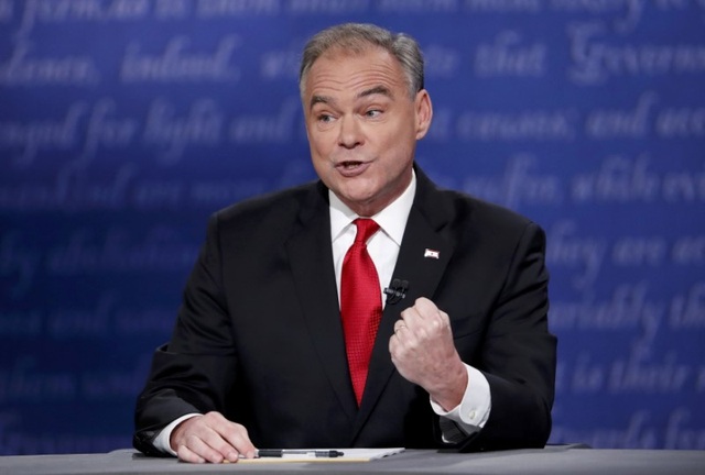 "Phó tướng" của Clinton ví ông Trump như "gã khùng" - 4
Tim Kaine, phó tướng của bà Hillary Clinton (Ảnh: Reuters)