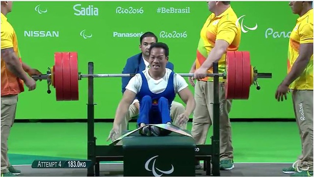 Khoảnh khắc xúc động khi giành HCV Paralympic của Lê Văn Công - 6 Khoảnh khắc xúc động khi giành HCV Paralympic của Lê Văn Công - 6