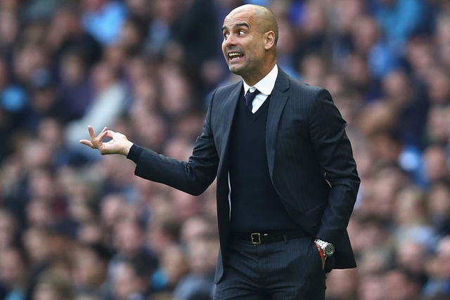 Nhìn lại trận hòa cay đắng của Man City trước Everton - 7
Guardiola liên tục chỉ đạo học trò từ bên ngoài đường biên