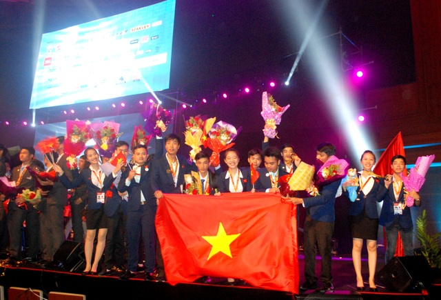 
Đoàn Việt Nam tại Lễ bế mạc Kỳ thi tay nghề Asean lần thứ 11 tại Malaysia. (Ảnh: Phạm Tuấn)
