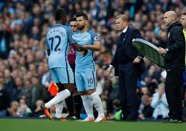 Nhìn lại trận hòa cay đắng của Man City trước Everton - 11
Thi đấu không hiệu quả, Iheanacho phải rời sân nhường chỗ cho Aguero ở đầu hiệp hai