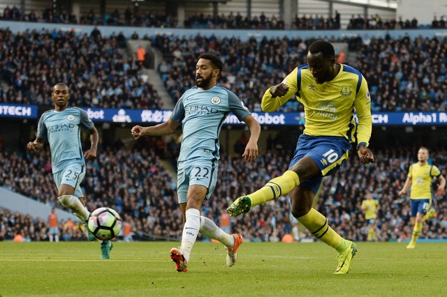 Nhìn lại trận hòa cay đắng của Man City trước Everton - 12
Không tạo được nhiều cơ hội phản công gây nguy hiểm nên khi cơ hội đến Lukaku đã không bỏ lỡ. Anh mở tỉ số ở phút 65
