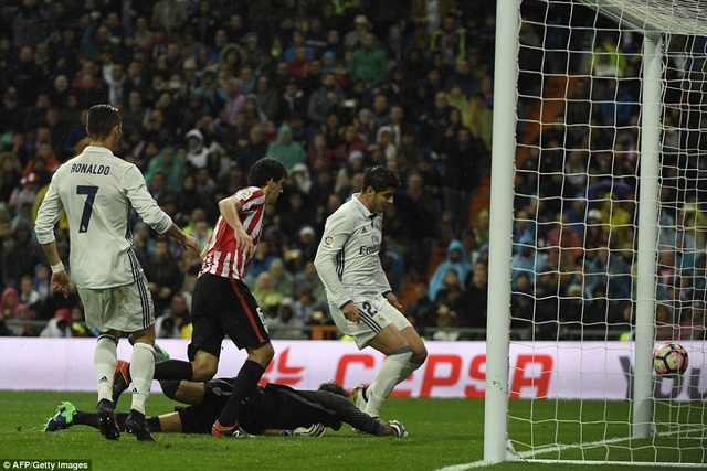 Đánh bại Bilbao, Real Madrid giành ngôi đầu bảng La Liga - 4
Morata ấn định thắng lợi 2-1 chung cuộc cho Real Madrid ở cuối trận
