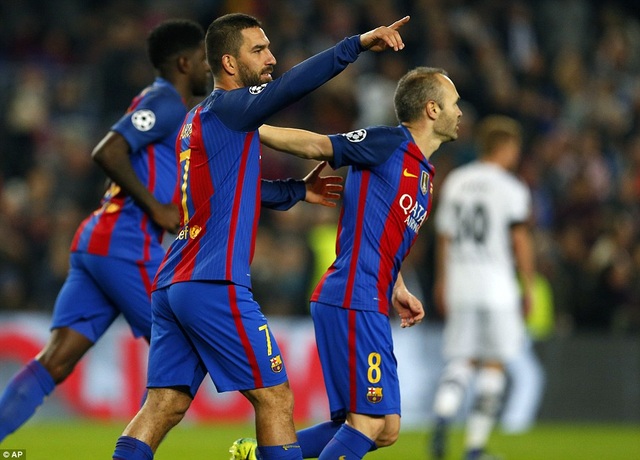 Barcelona thắng đậm Monchengladbach, Man City hòa thất vọng Celtic - 2
Arda Turan tỏa sáng với cú hattrick vào lưới Monchengladbach