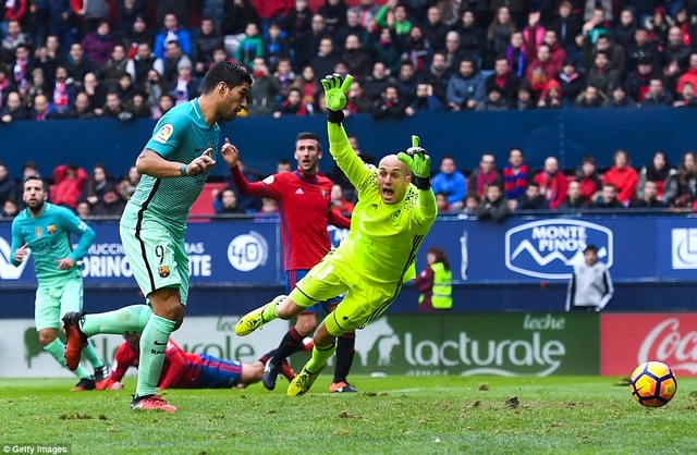 Osasuna 0-3 Barcelona: Cú đúp của Messi - 1
Luis Suarez mở tỷ số 1-0 cho Barcelona