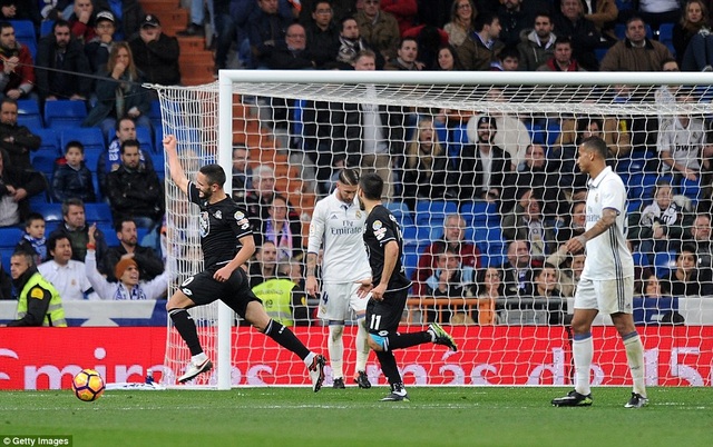 Real Madrid 3-2 Deportivo: Cứu tinh Sergio Ramos - 3
Joselu lập cú đúp chớp nhoáng vào lưới Real Madrid
