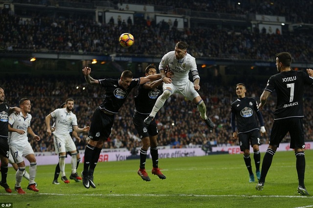 Real Madrid 3-2 Deportivo: Cứu tinh Sergio Ramos - 4
Sergio Ramos đánh đầu ấn định thắng lợi 3-2 cho Real Madrid trước Deportivo