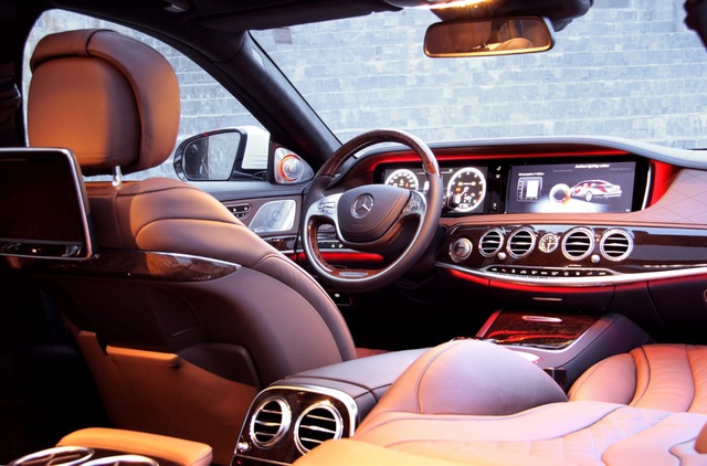Xe đưa đón hạng sang: Mercedes-Benz tiếp tục được đại gia lựa chọn - 4
Khoang nội thất đẳng cấp và tinh tế bậc nhất trên S 500
