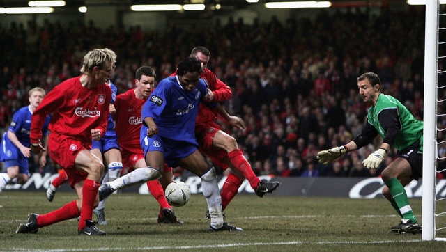5 trận cầu kinh điển giữa Chelsea vào Liverpool - 4
Drogba ghi bàn trong chung kết League Cup 2005