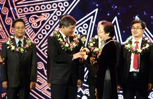 Nhân tài Đất Việt 2016 vinh danh 2 giải Nhất Công nghệ thông tin - 13
GS.TS Nguyễn Anh Trí, Viện trưởng Viện Huyết học Truyền máu Trung ương, nhận giải Nhất lĩnh vực Y dược.