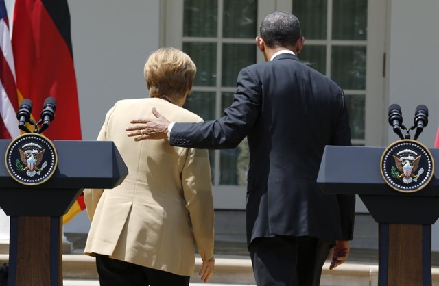 Ông Obama ăn tối riêng với Thủ tướng Đức - 14
Ông Obama và bà Merkel bước đi sau cuộc họp báo chung tại Nhà Trắng tháng 5/2014. (Ảnh: Reuters)