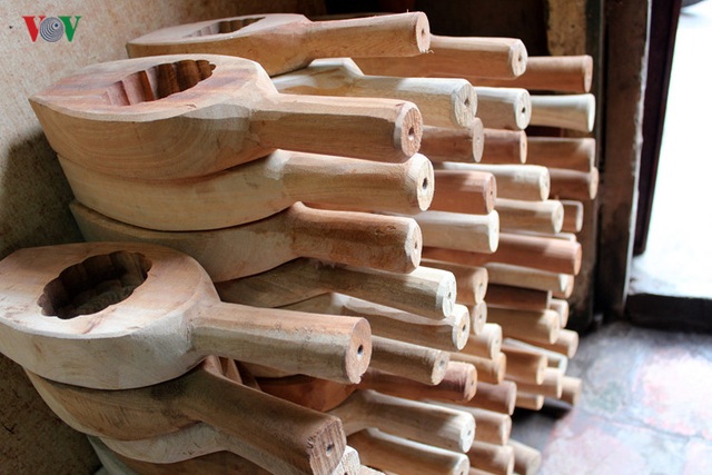 Khám phá nghề đúc khuôn bánh Trung thu giữa phố cổ Hà Nội - 8
Những khuôn nhỏ dành cho những mẫu bánh phục vụ khách hàng nhỏ tuổi.