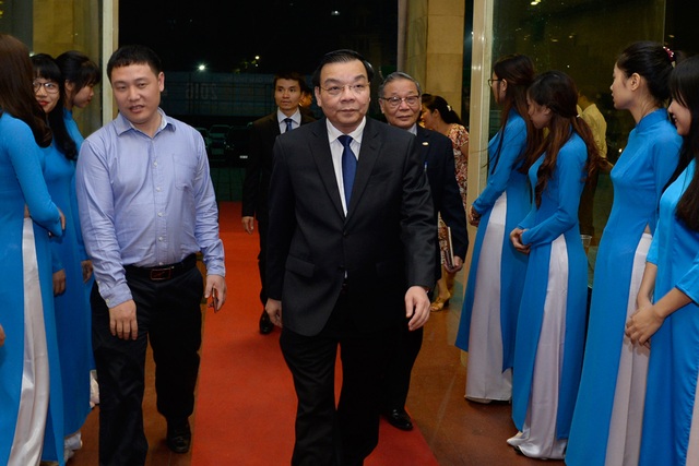 Nhân tài Đất Việt 2016 vinh danh 2 giải Nhất Công nghệ thông tin - 27
TS. Chu Ngọc Anh - Ủy viên Trung ương Đảng - Bộ trưởng Bộ Khoa học và Công nghệ tiến vào hội trường.