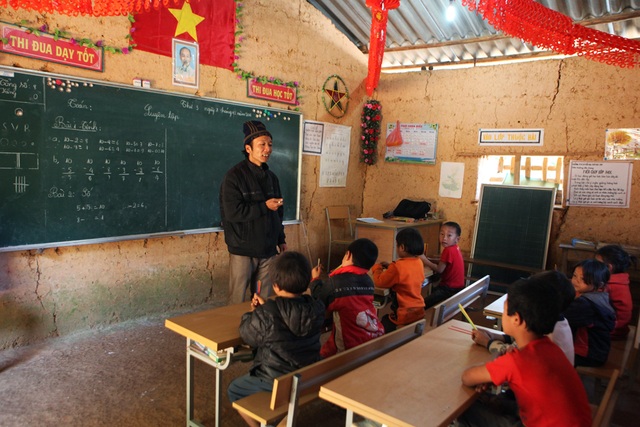 Xót xa lớp học đắp bằng đất của học trò nghèo vùng cao Hà Giang - 5 Xót xa lớp học đắp bằng đất của học trò nghèo vùng cao Hà Giang - 5