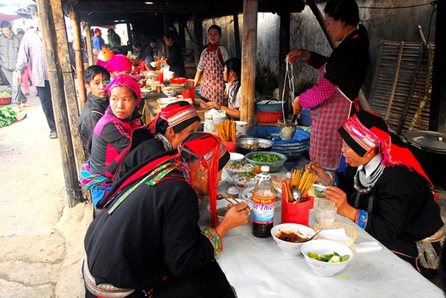 Thị trấn Đồng Văn vào mùa đẹp nhất ở Hà Giang - 9
Những bát bún nóng của đầu ngày
