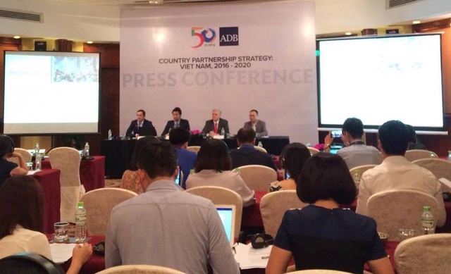 ADB cam kết duy trì mức hỗ trợ 1 tỷ USD/năm cho Việt Nam - 1
ADB cam kết duy trì mức hỗ trợ 1 tỷ USD/năm cho Việt Nam